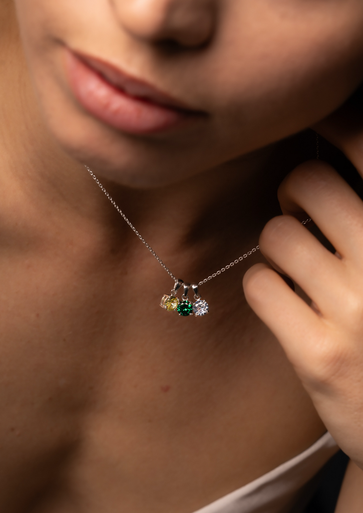 The Grande Fête Emerald Silver Pendant