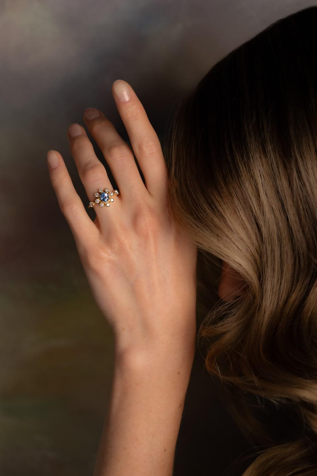 The Flora Ring with 1.03ct Oval Ceylon Sapphire - Molten Store