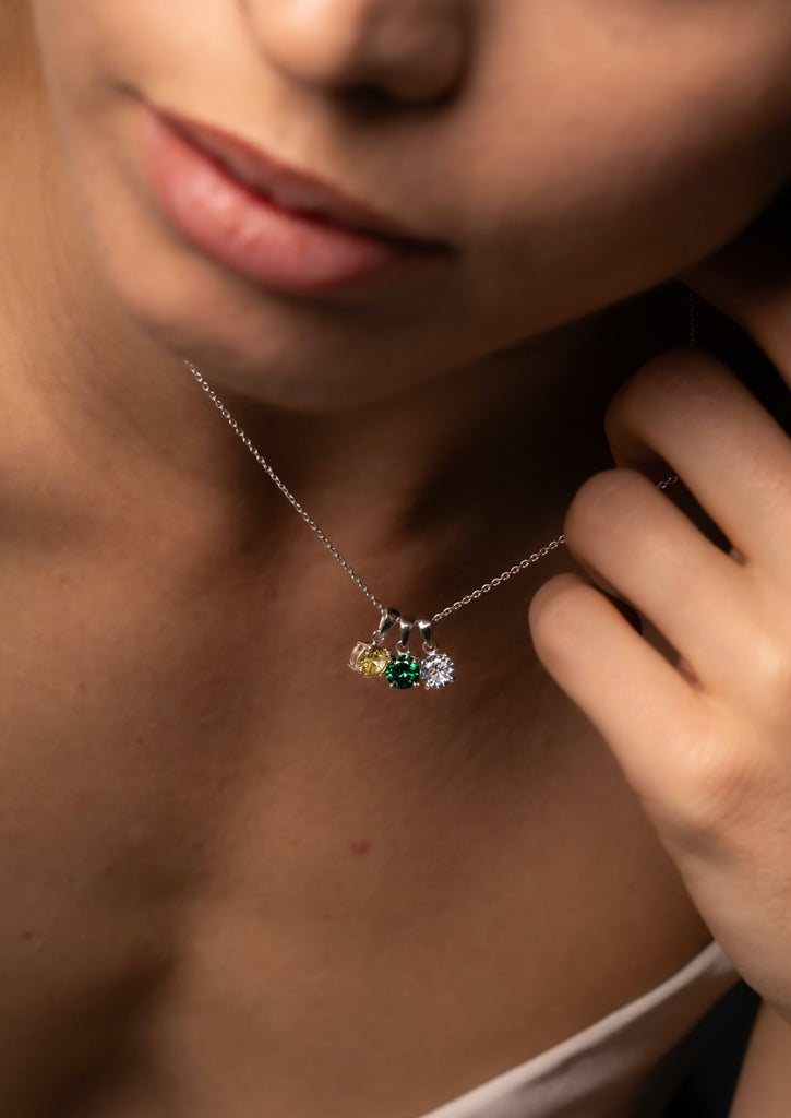 The Grande Fête Emerald Silver Pendant - Molten Store