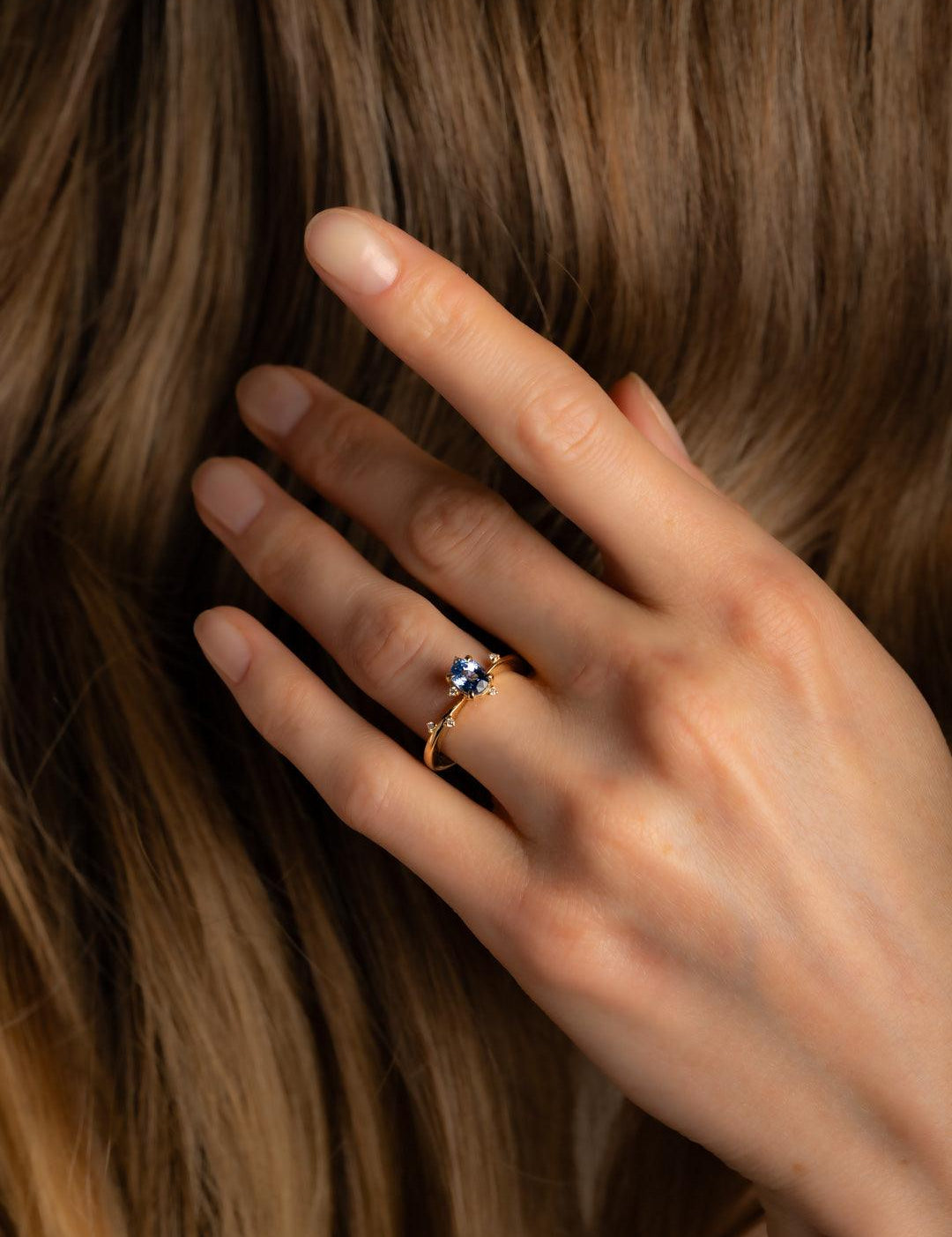 The Juniper Ring with Oval Ceylon Sapphire - Molten Store