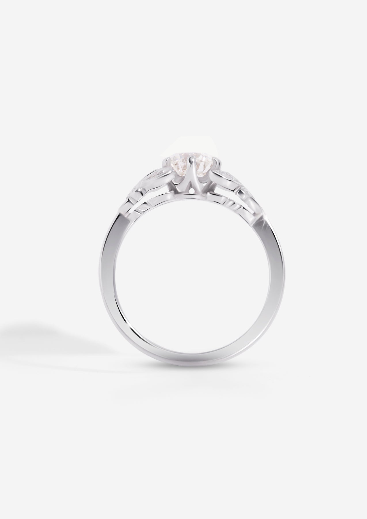 The Mariposa Vintage Ring with .84ct Round Brilliant Cut Diamond (TDW .87ct) - Molten Store