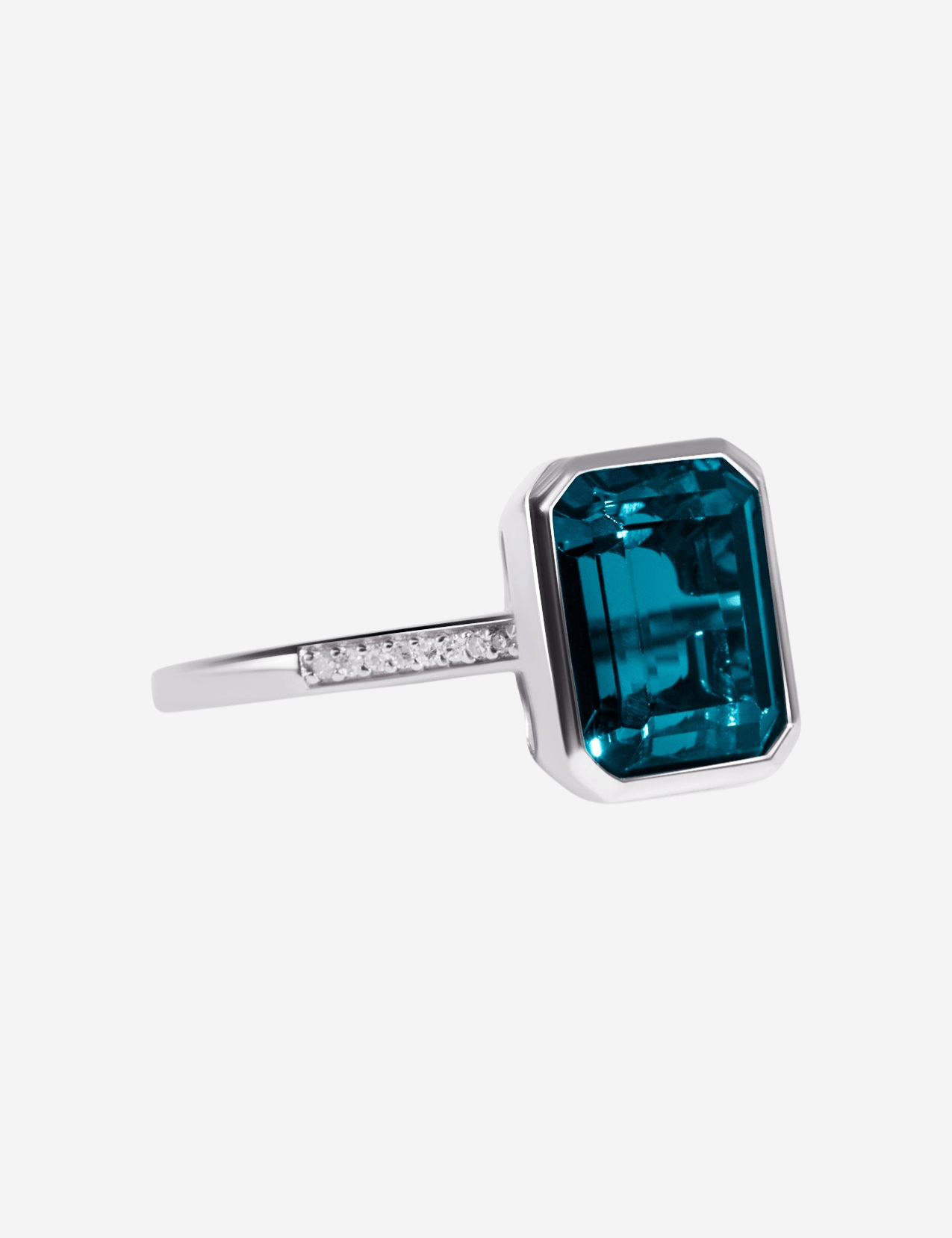 The Still Life White Gold Ring with 3ct Emerald London Blue Topaz - Molten Store