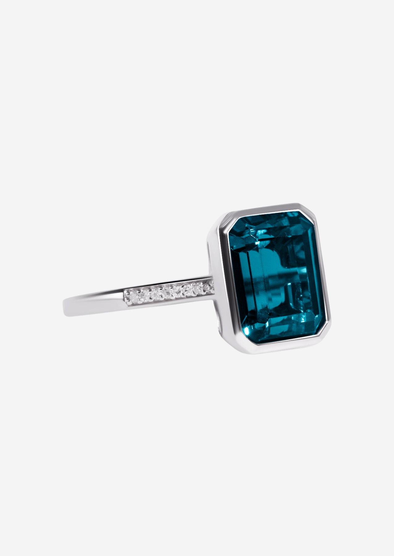 The Still Life White Gold Ring with 3ct Emerald London Blue Topaz - Molten Store