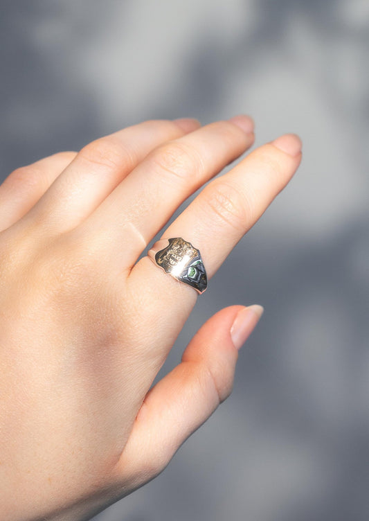 The Theo Vintage Crest Ring - Molten Store